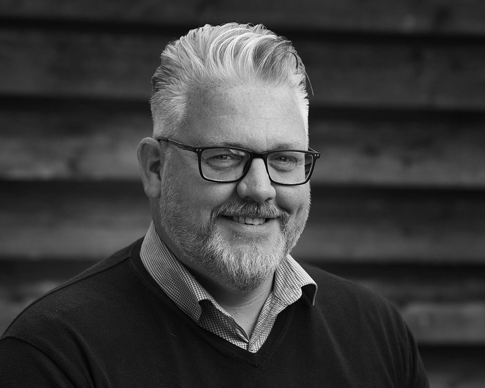 headshot bw male glasses