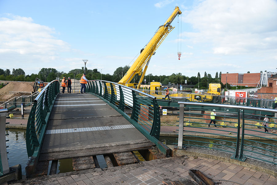 Bridge lift canal Banbury